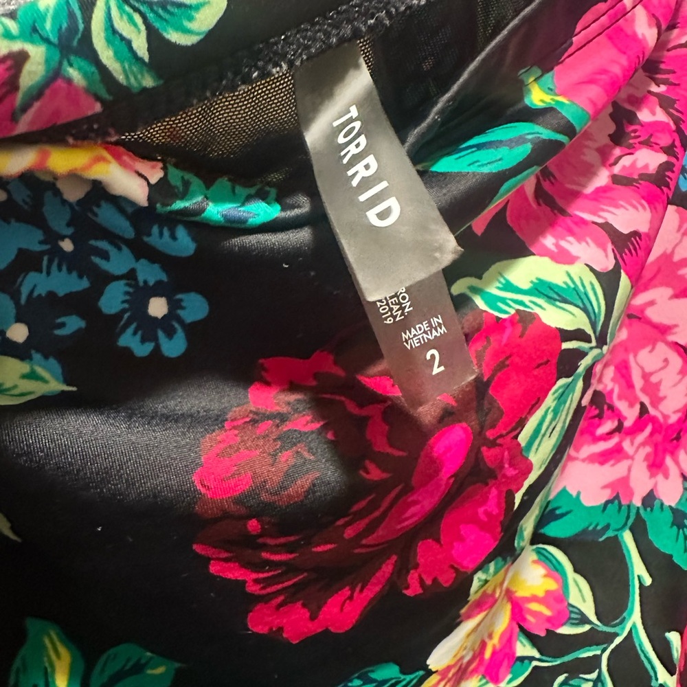 Torrid High-Rise Lattice Floral Swim Bottom size 2 - Picture 4 of 8